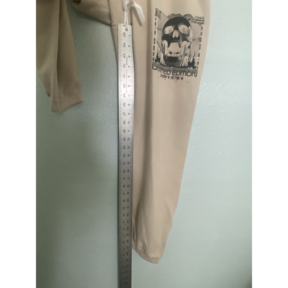 Boohoo Man Skull Sweatpant Medium Tan Regular Fit Chicago Varsity Jogger Rare - Picture 12 of 16